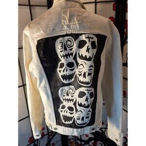 Levi White Denim Jacket  M One of a Kind Skull Desperately Seeking Susan Inspire